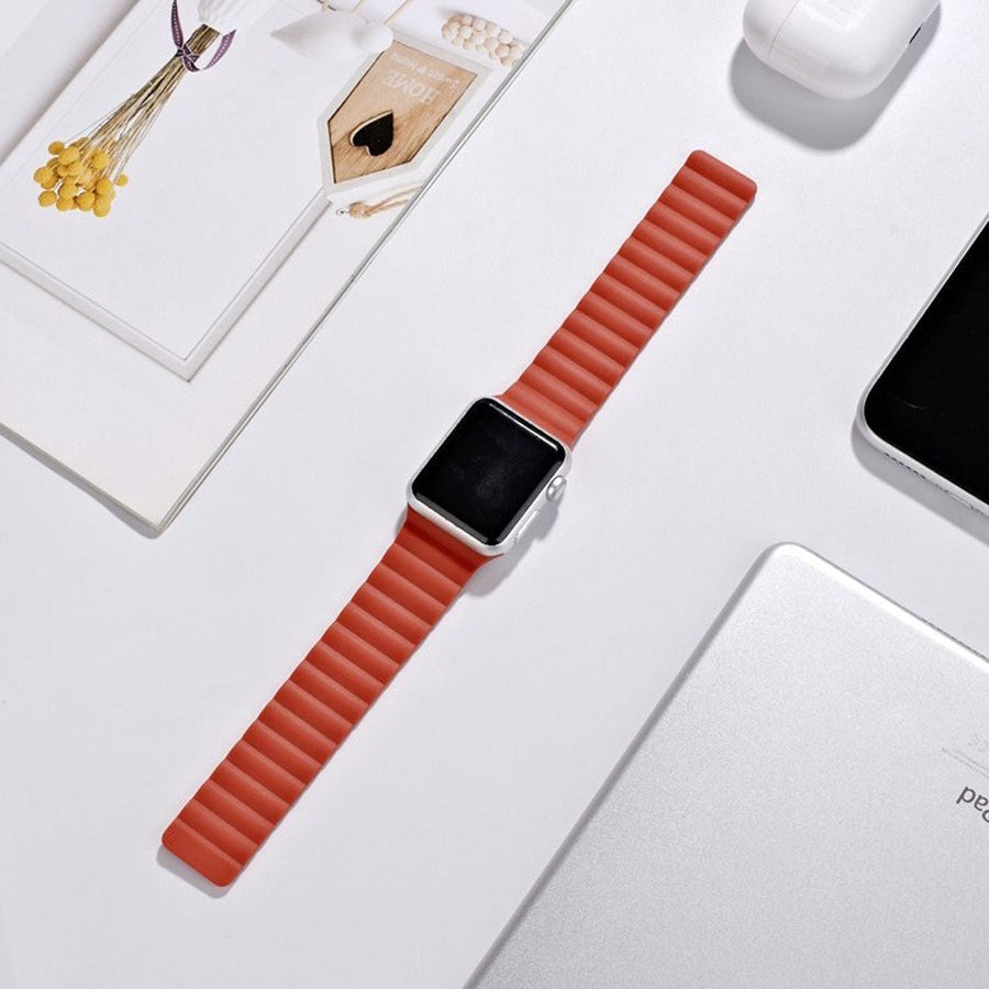 LPAW119 Lippa Apple Watch Magnetisk Silikonerem 42 44 45 49, Rød 2