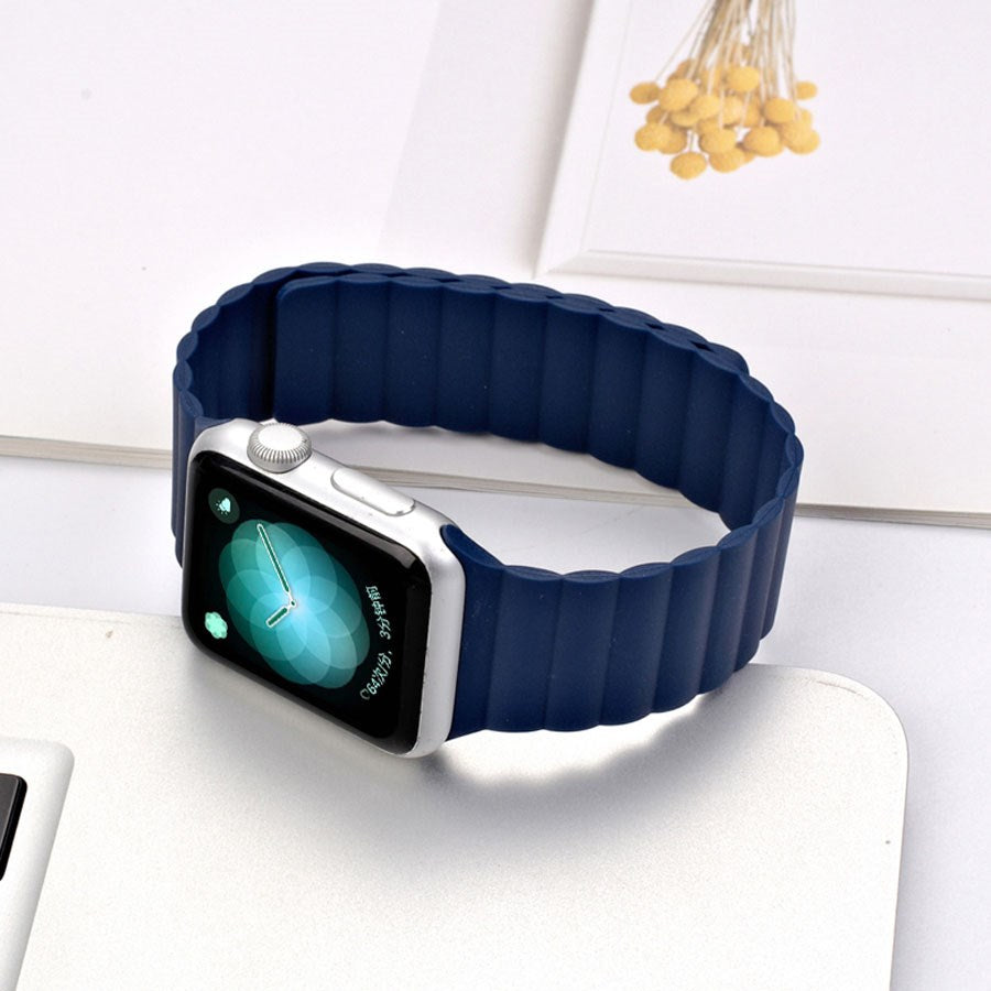 LPAW120 Lippa Apple Watch Magnetisk Silikonerem 42 44 45 49, Navyblå 3