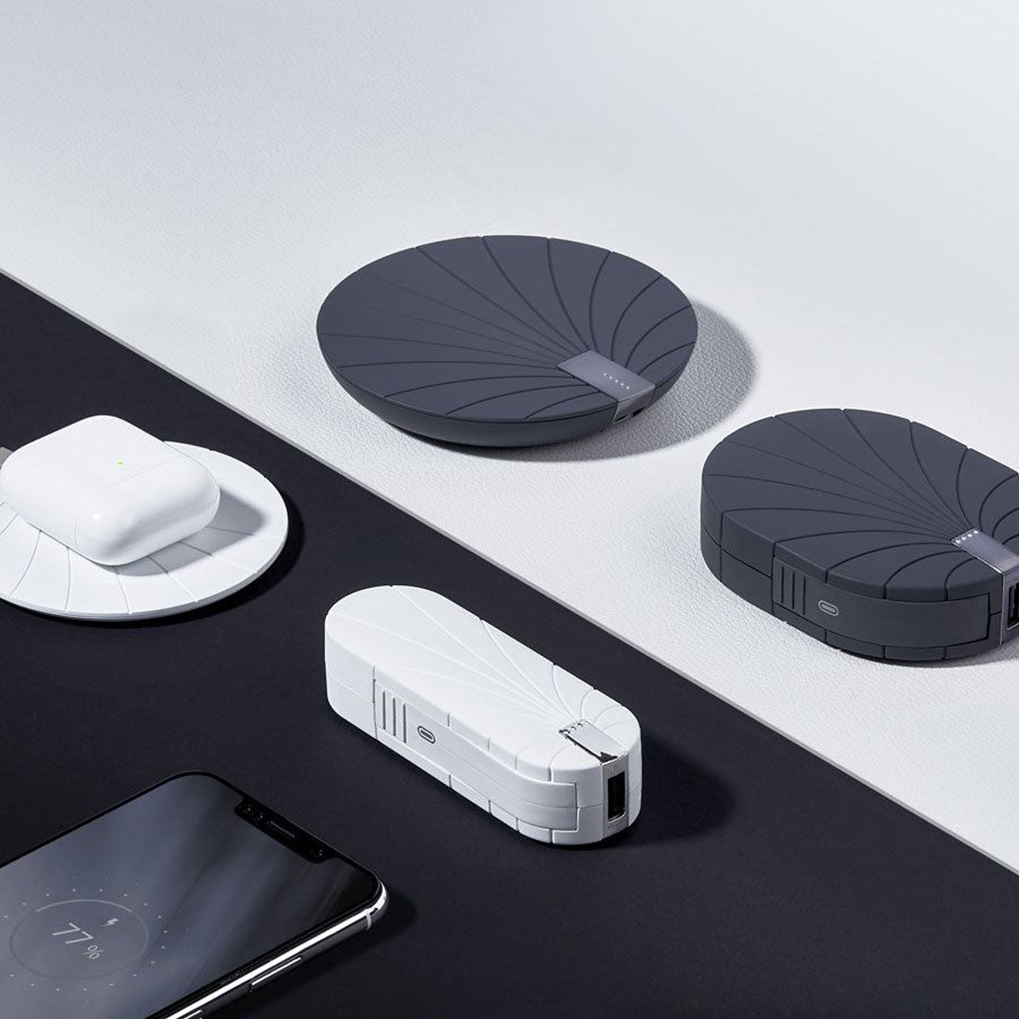 LL127N-Lexon-Bali-5000-mAh-powerbank-med-10W-traadloes-oplader-Sort_04.jpg