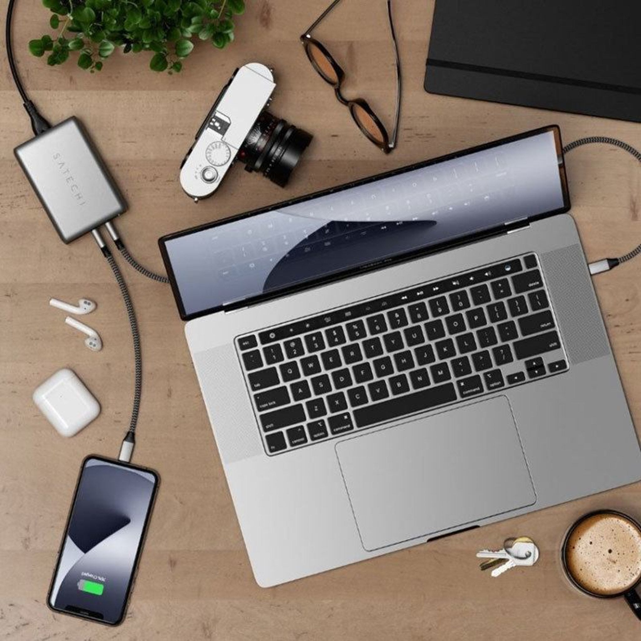 ST-TC100GM-EU_Satechi-GaN-100W-PD-USB-Hub-Space-Grey_06.jpg