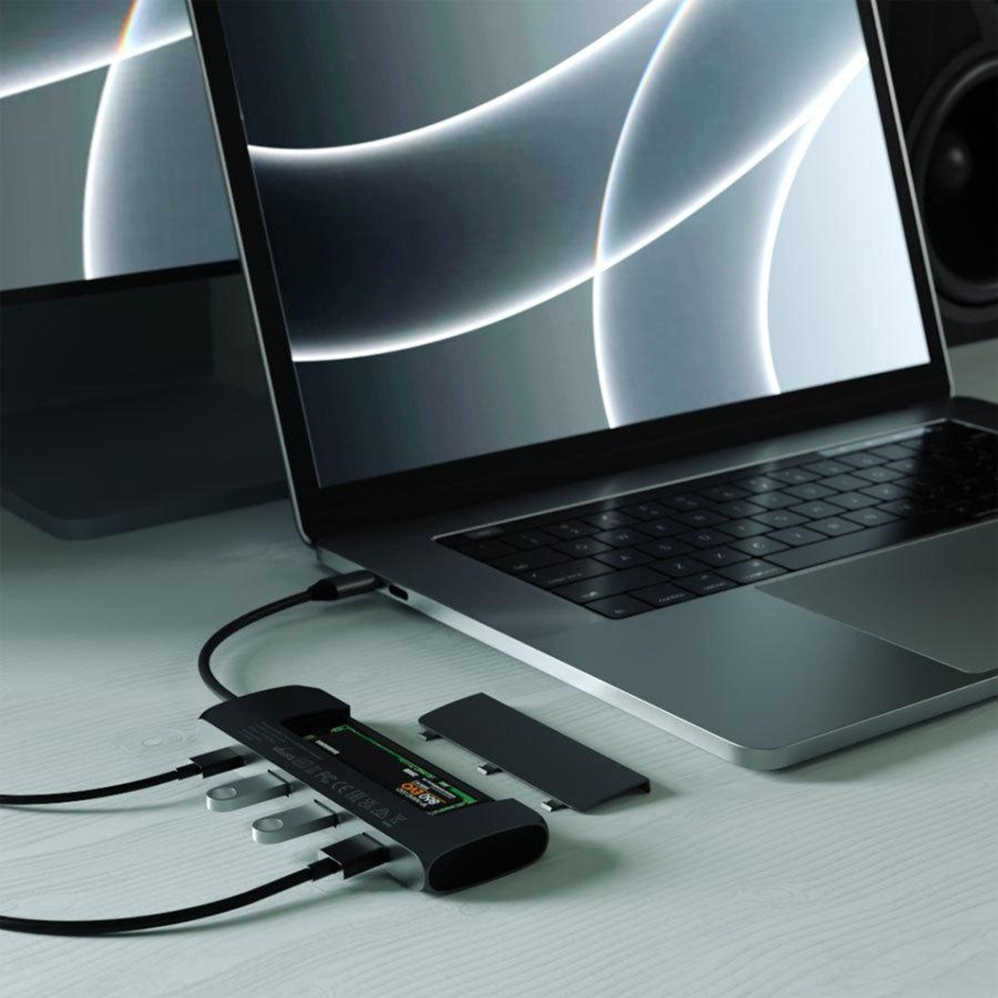 ST-UCHSEK_Satechi-USB-C-Hub-med-indbygget-SSD-kabinet-Sort_04.jpg