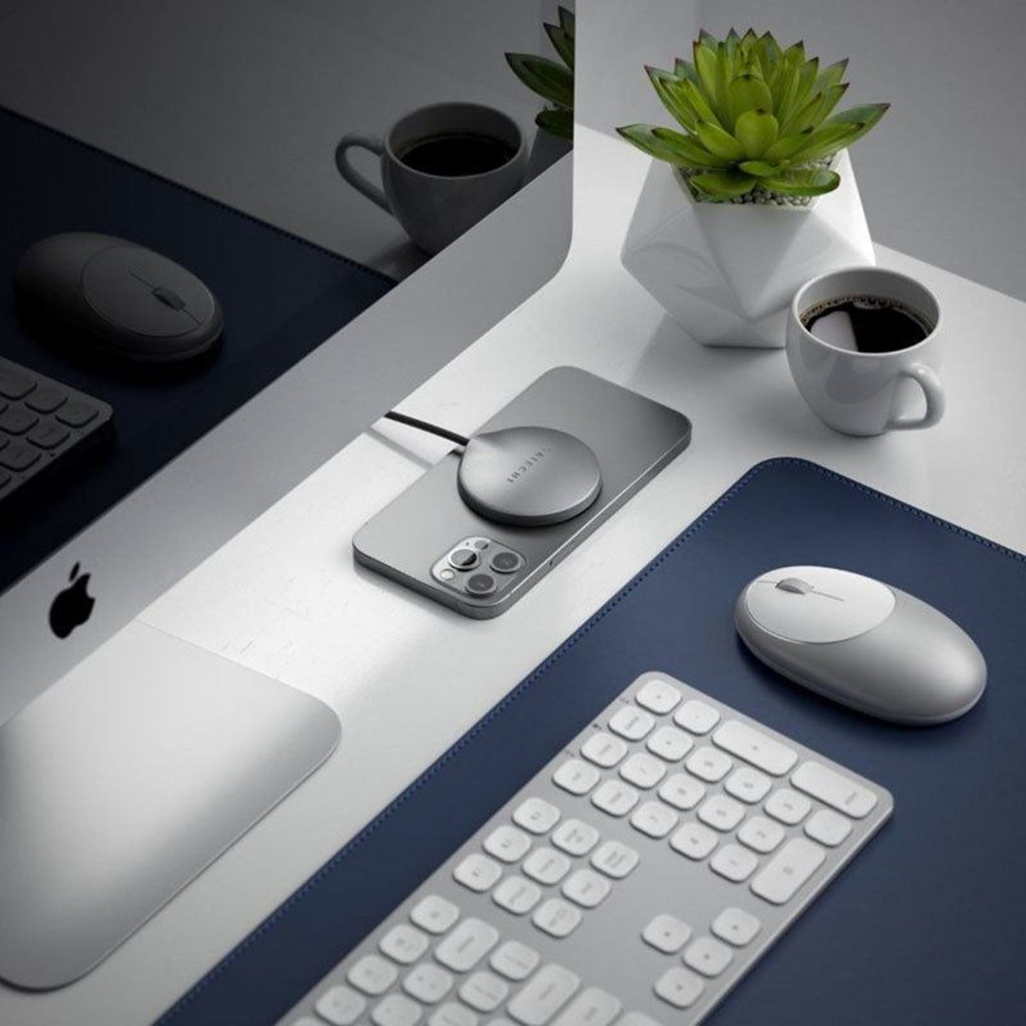 ST-UCQIMCM_Satechi-75W-Magsafe-Magnetisk-Traadloes-Oplader-Sort_05.jpg