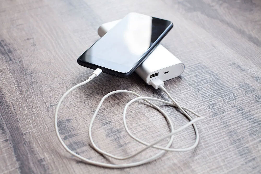 Kan jeg tage en powerbank med på et fly? Alt, hvad du behøver at vide