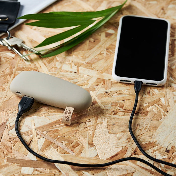 GreyLime-Power-Stone-2.600-mAh-powerbank-Beige-i-brug.jpg